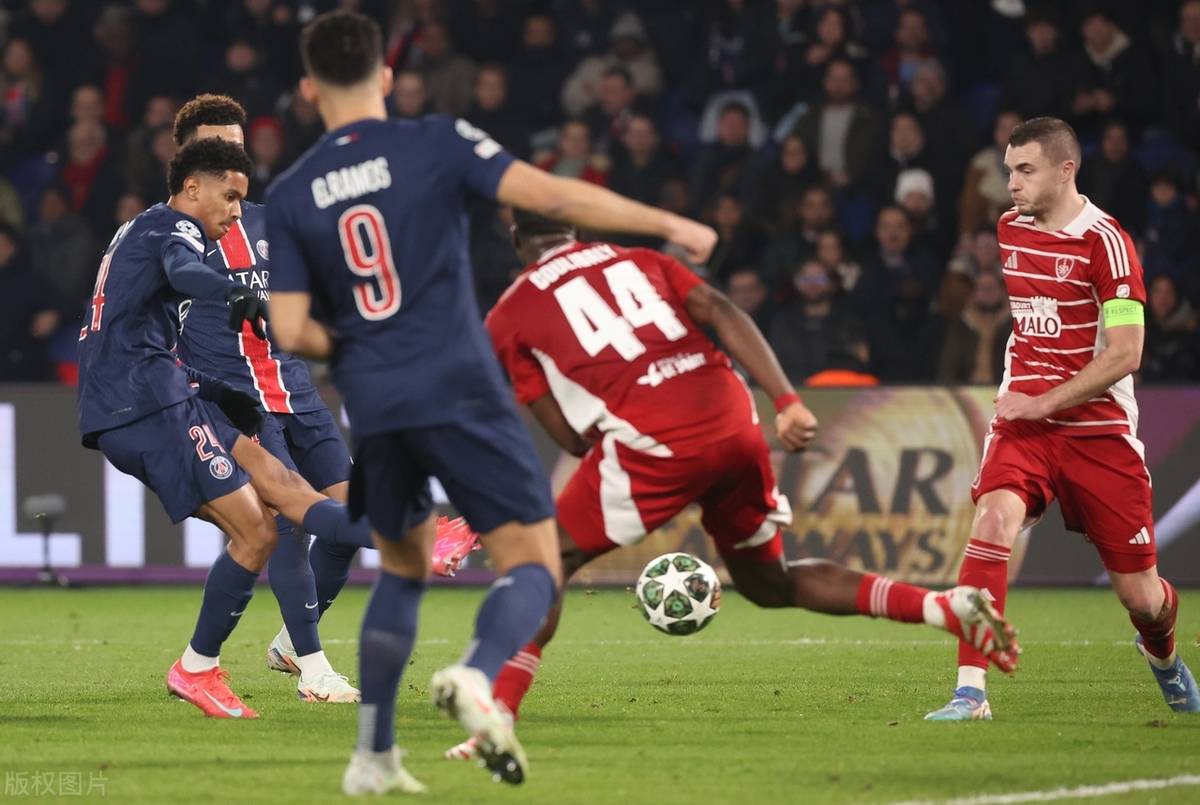 爱游戏体育-巴黎圣日耳曼带队取胜！，Ning重要时刻重返赛场气势如虹延续-爱游戏体育